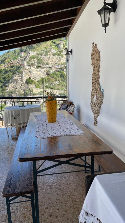 Ana Rest House Hostel Berat Buitenkant foto