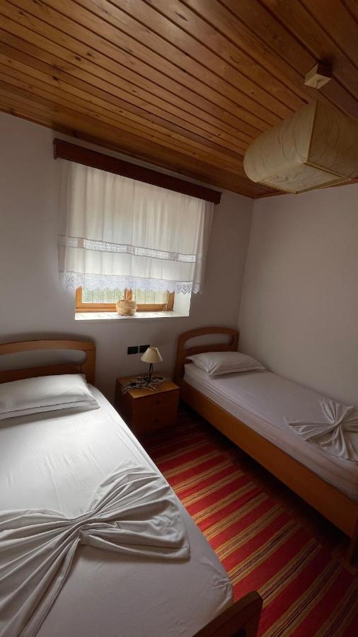 Ana Rest House Hostel Berat Buitenkant foto