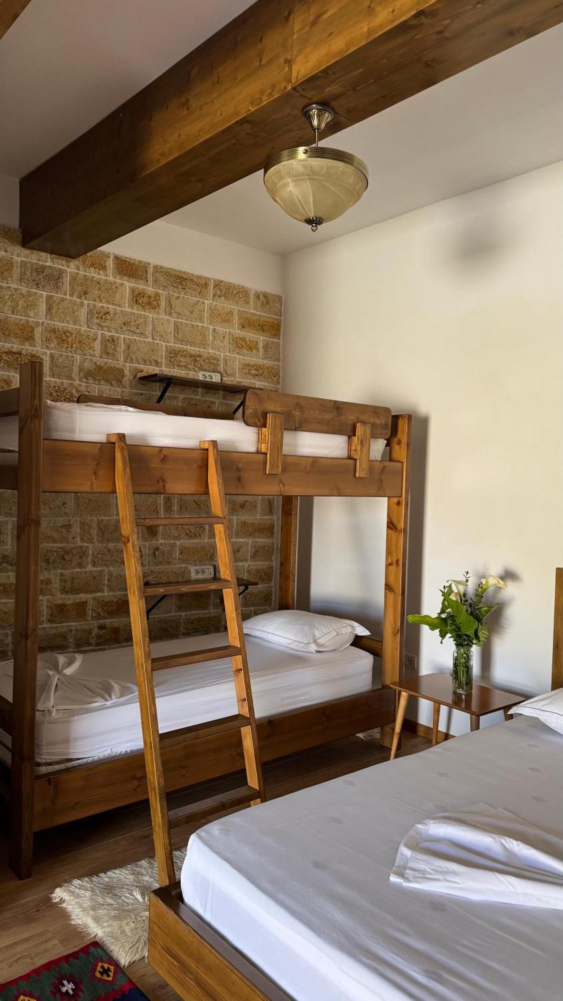 Ana Rest House Hostel Berat Buitenkant foto